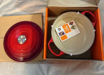 Le Creuset Signature Enameled Cast Iron 5.5-Quart Round Dutch Oven