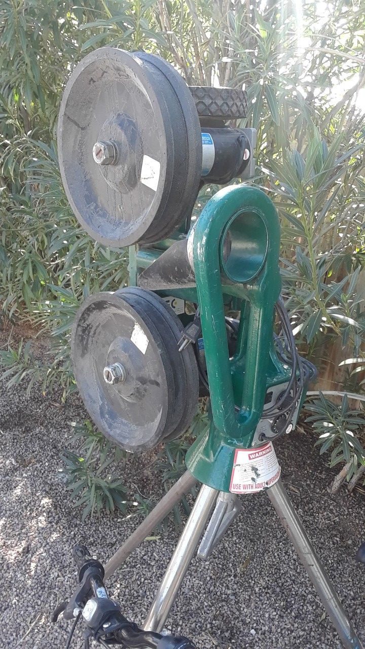 A T E C Casey m2 pitching machine first $250 takes it