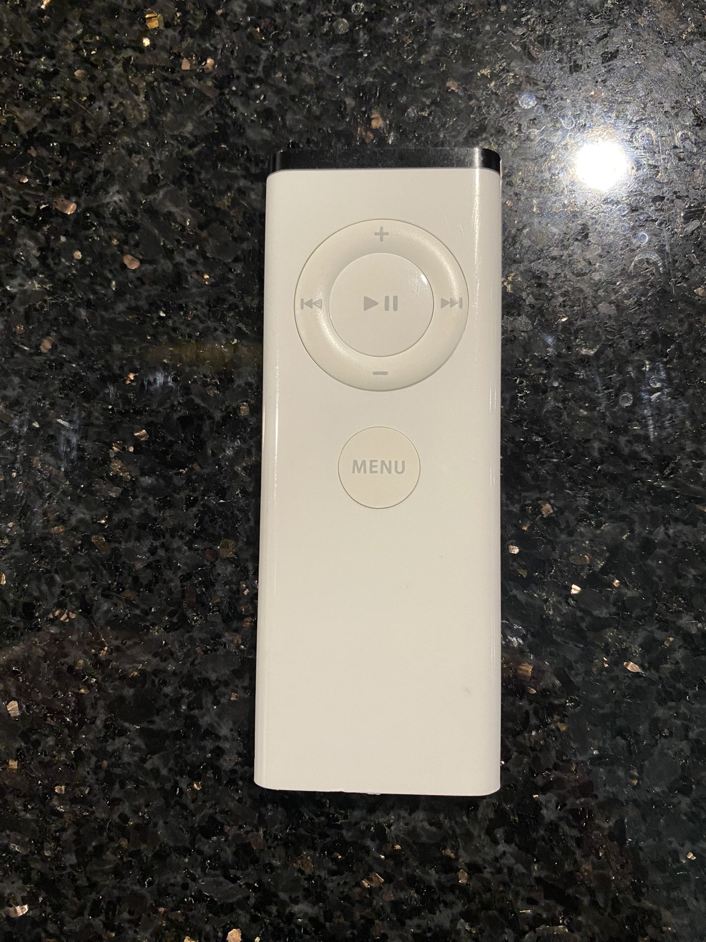 Apple White Remote Control A1156 for Apple-TV, Mac, ipod D2