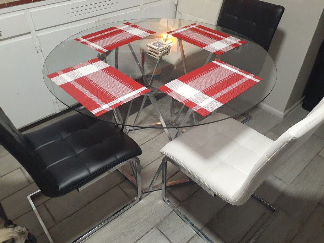 Round Glass Kitchen Table W 4 Chairs