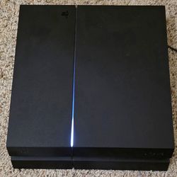 PS4 With 8 Games And 3 Controllers