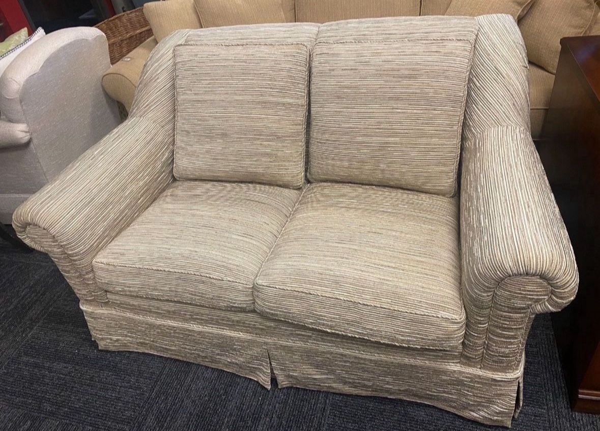 Ebanista Loveseat