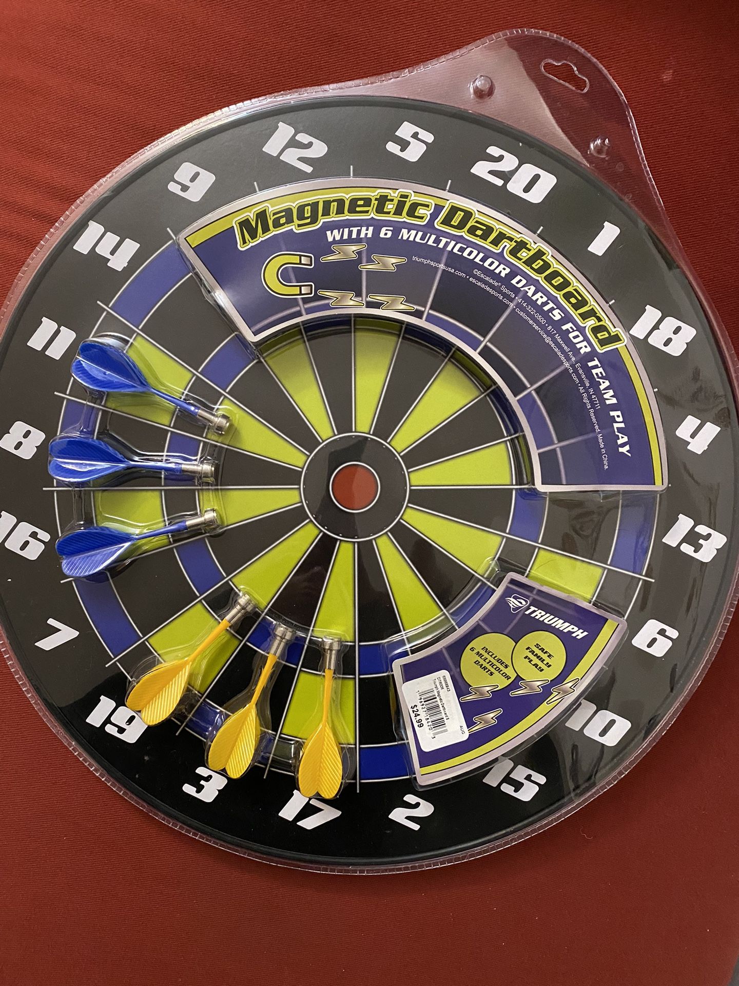 Unopened Magnetic Dartboard-NEW