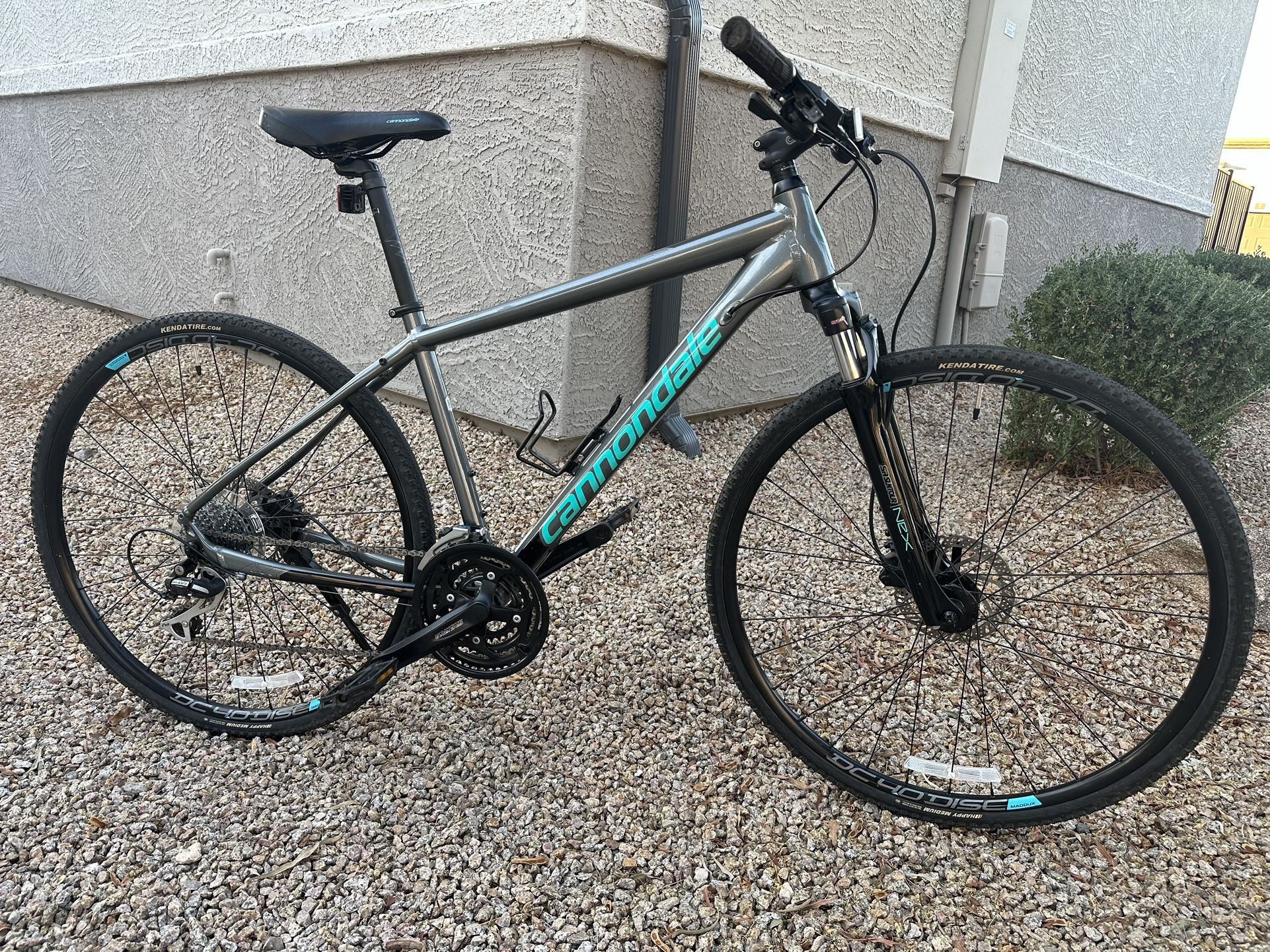 Cannondale Althea 3 size Medium Hybrid Road/mountain bike