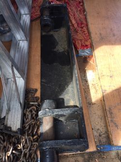 Dump truck dump box hinge