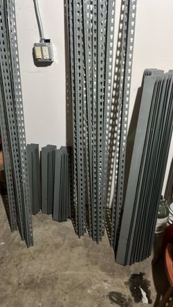 Sectional heavy duty shelving