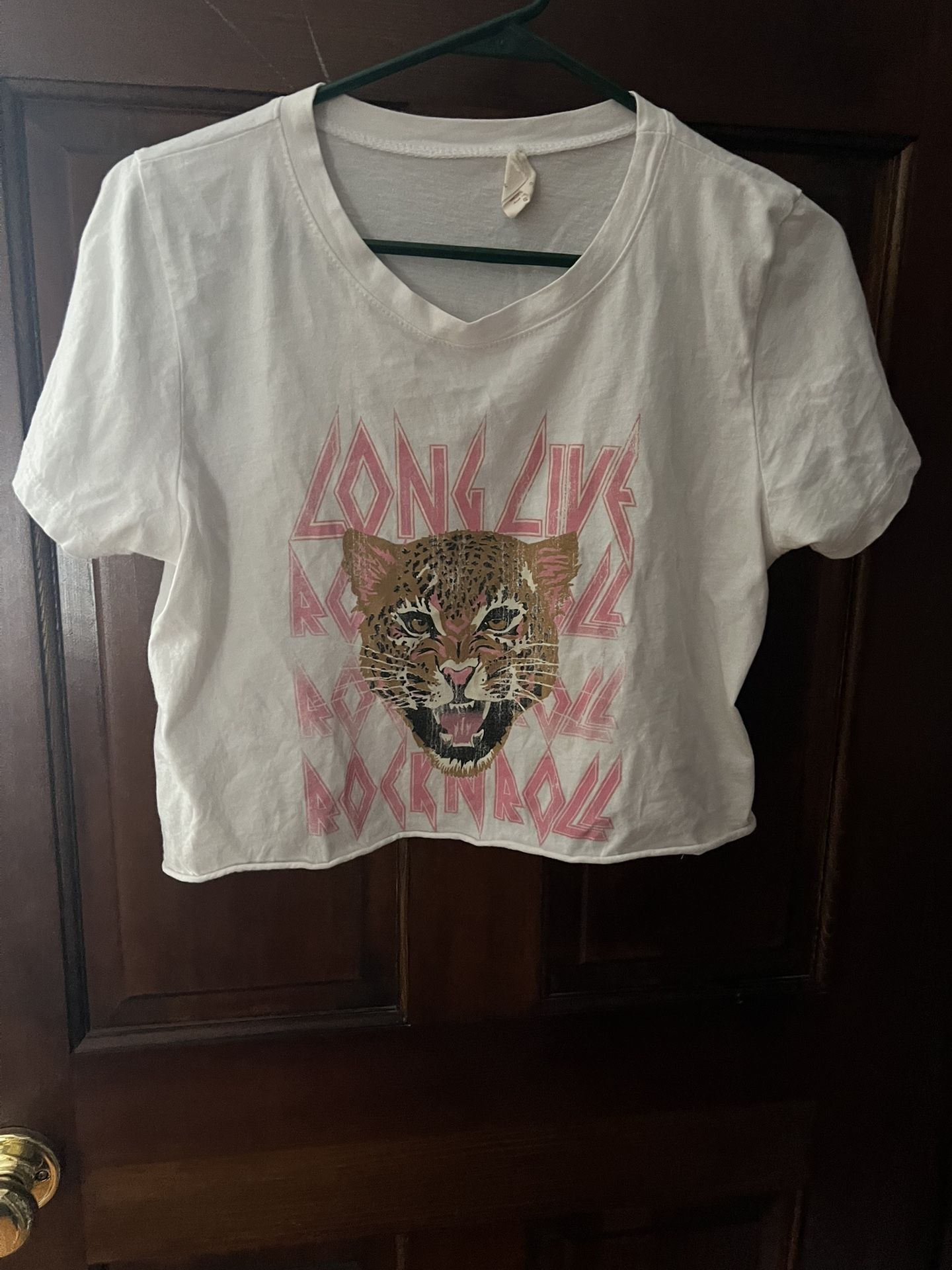 Altar'd State Cropped t-shirts Size XS Worn Only 2 times