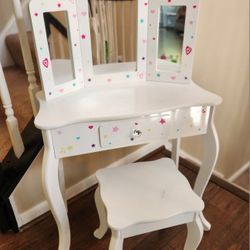 Girls makeup vanity, white