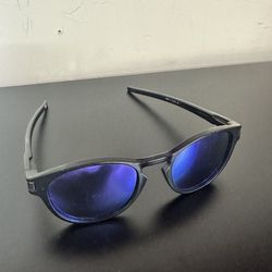 OAKLEY LATCH SUNGLASSES