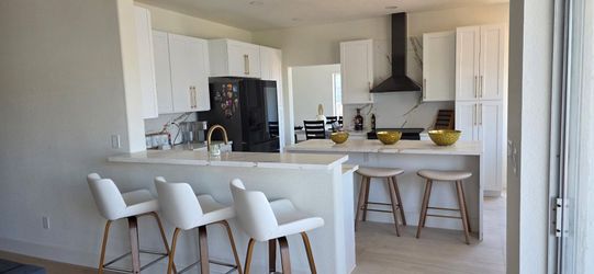 Sturdy Shaker Kitchen Cabinets – Multiple Colors Available