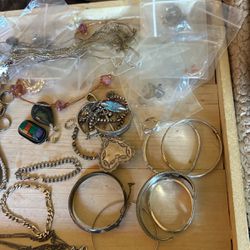 Getting rid of all my starting silver lots of bags of earrings and everything else that you can see necklaces, bracelets, pendants rings, . Firm.