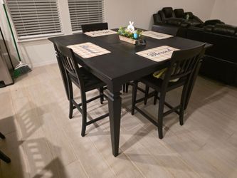 High Dining Room with 6 Chairs((PRICE IS FIRM!!))