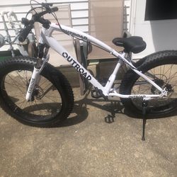Outroad Fat Tire Mountain Bike, Brand New-Only Ridden Once, 21 Speeds, 26 Inch Wheels, 4 Inch Wide Tires $165