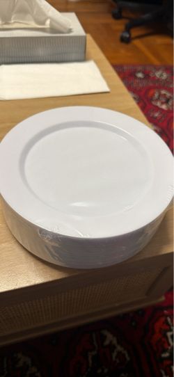 Plastic dessert plates