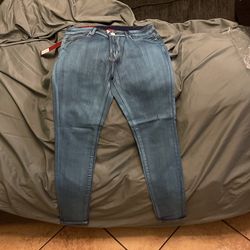 Brand New Woman’s Jean Size 15/16