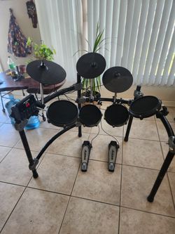 ALESIS TURBO MESH/ ROLAND STAND