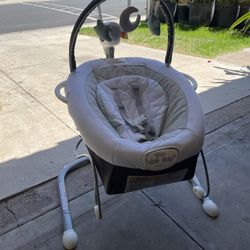 Graco Swing with portable bouncer 