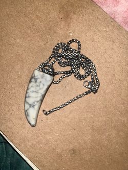 Stainless steel claw necklace