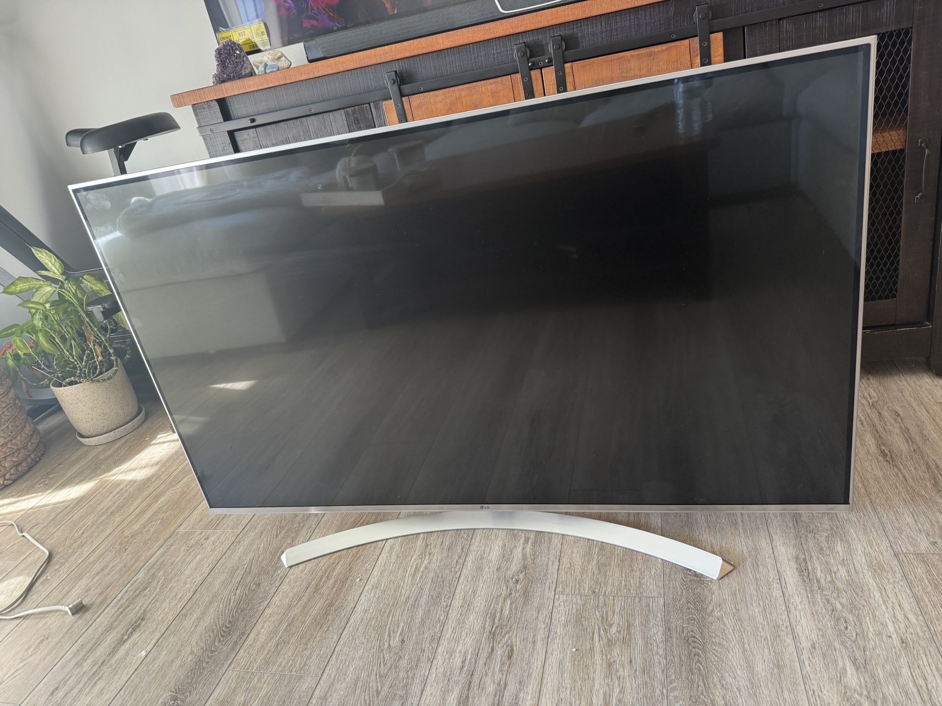 LG 55UH8500 TV FOR SALE