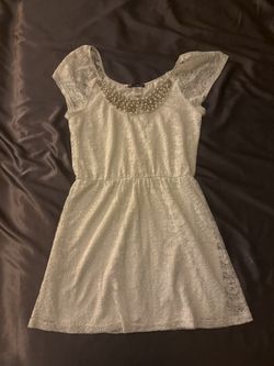 Medium Women’s White Dress