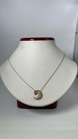 10k gold crescent moon pendant necklace