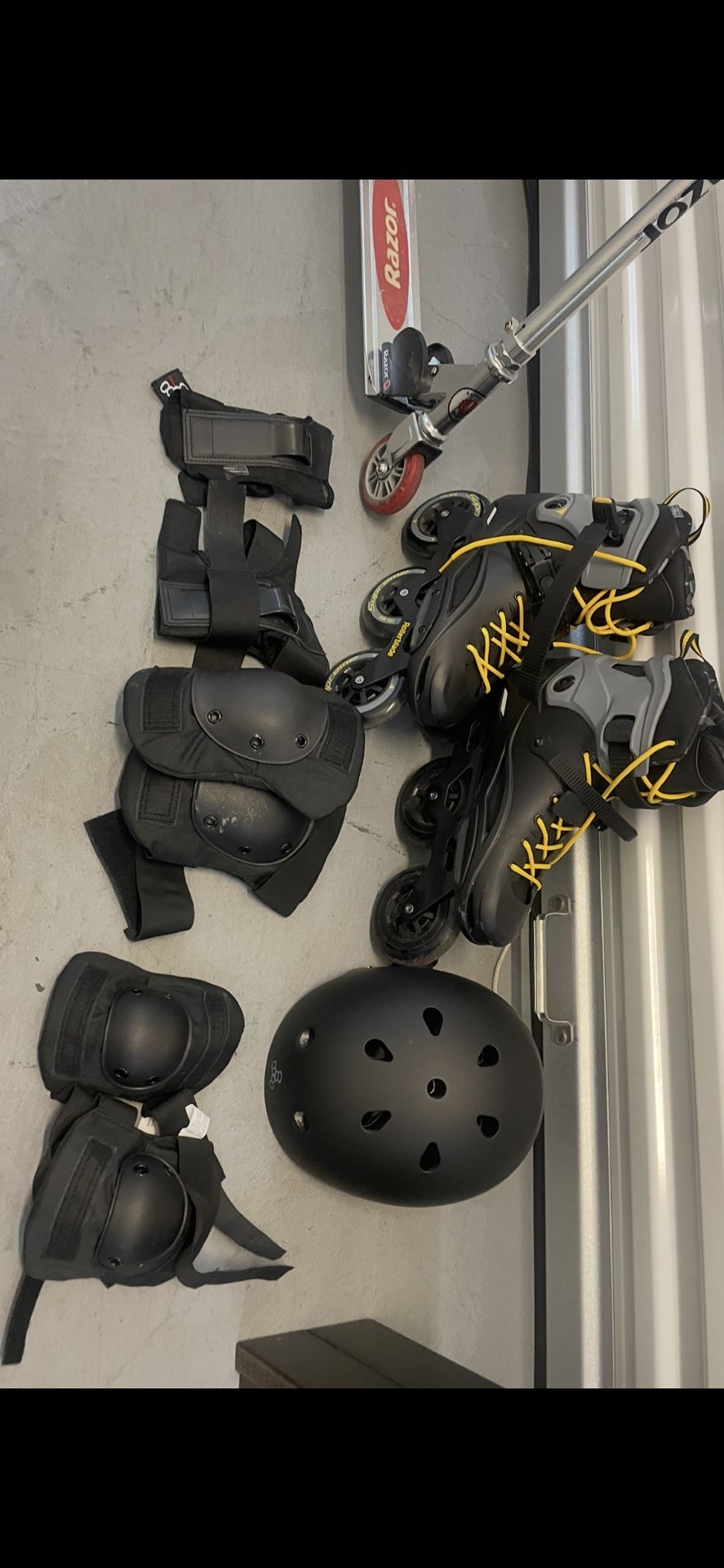 Roller Blades , Pads