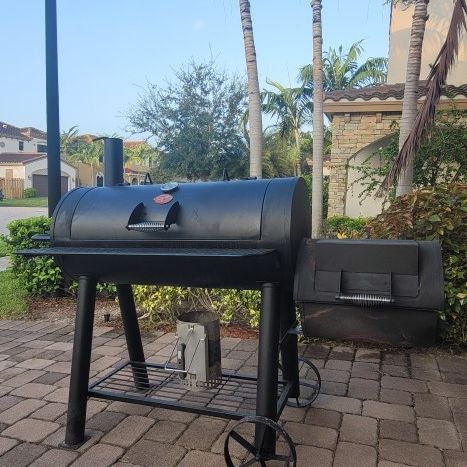 Char Griller 1012 sq. in. Competition Pro Offset Charcoal or Wood