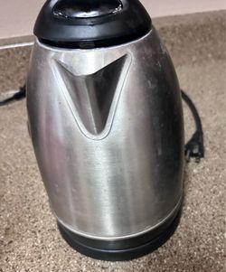 Coffee maker and electric kettle$25