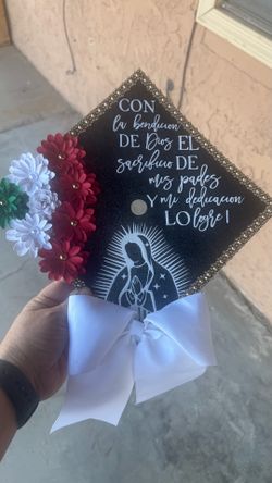 Graduation lei and cap toppers