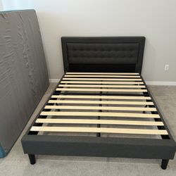 Queen Size Platform Bed Frame Excellent Condition!! 