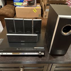 Samsung HT-Q70 5.1Ch. 1000W 5 disk CD/DVD Home Theater System