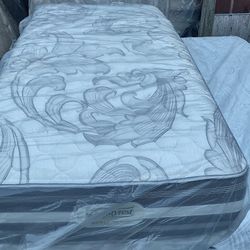 Twin Size Mattress (Mattress Only) Simmons Beautyrest Recharge 