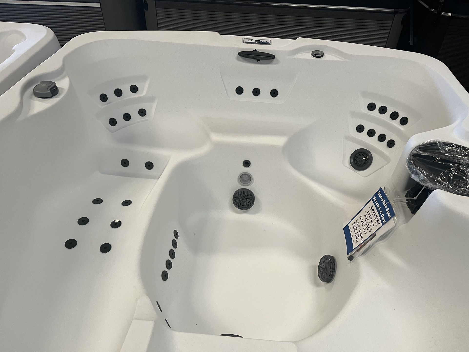 Lifesmart Leganza Spa Hot Tub 2 Pumps, Warranty 220v for Sale in