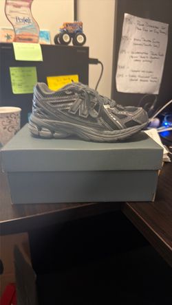 Kids sneakers