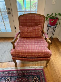 Chair w/pillow