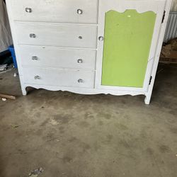 Dresser
