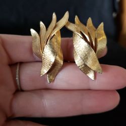 Vintage Gold Tone Earrings