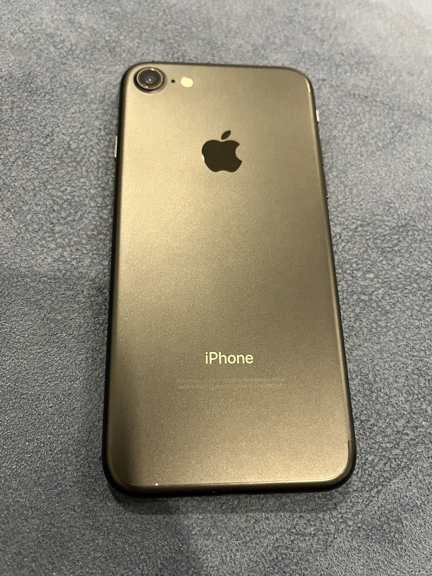 iPhone 7 FACTORY UNLOCK 32GB