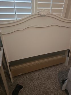 Full size bed