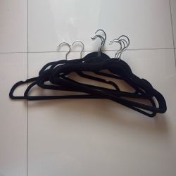 50 + Hangers Black Velvet 