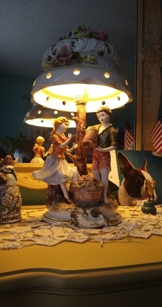 Stitzendorf Vintage 20th Century Porcelain Figurine Lamp