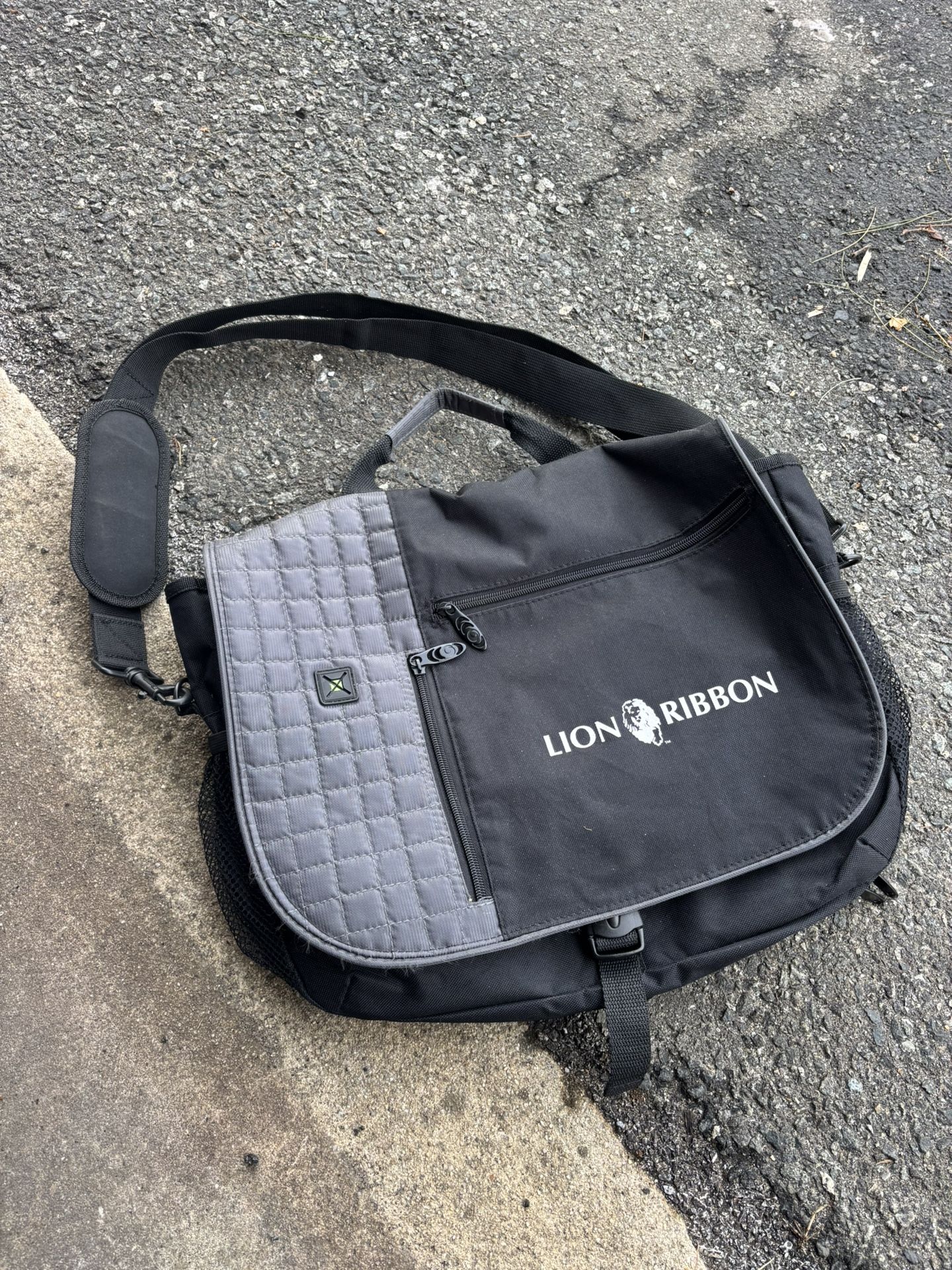Computer Messenger Bag for Men & women.Briefcase Large Shoulder cross bag (black)Bag especially for computer, Laptop or books.
