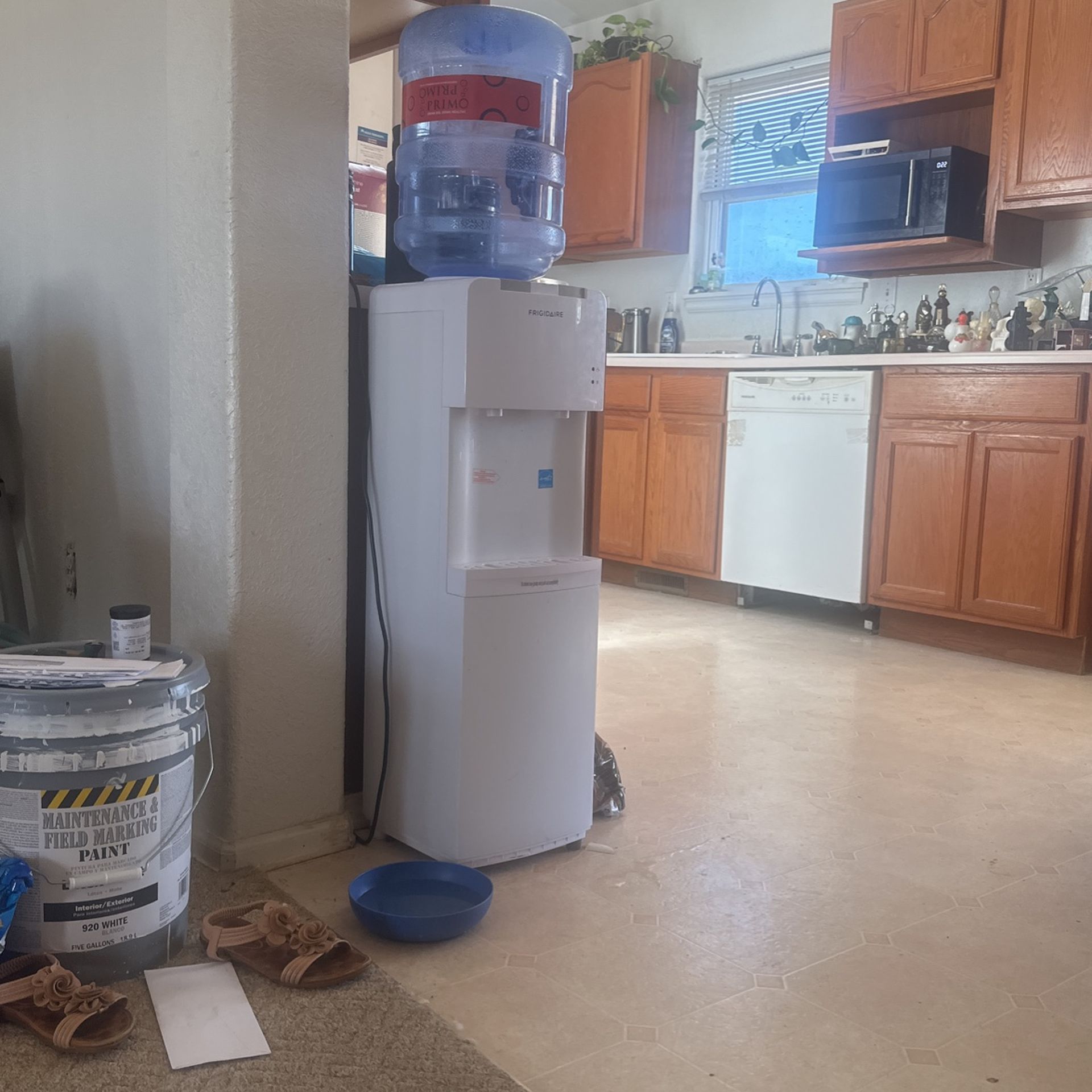 Frigidaire Water Dispenser