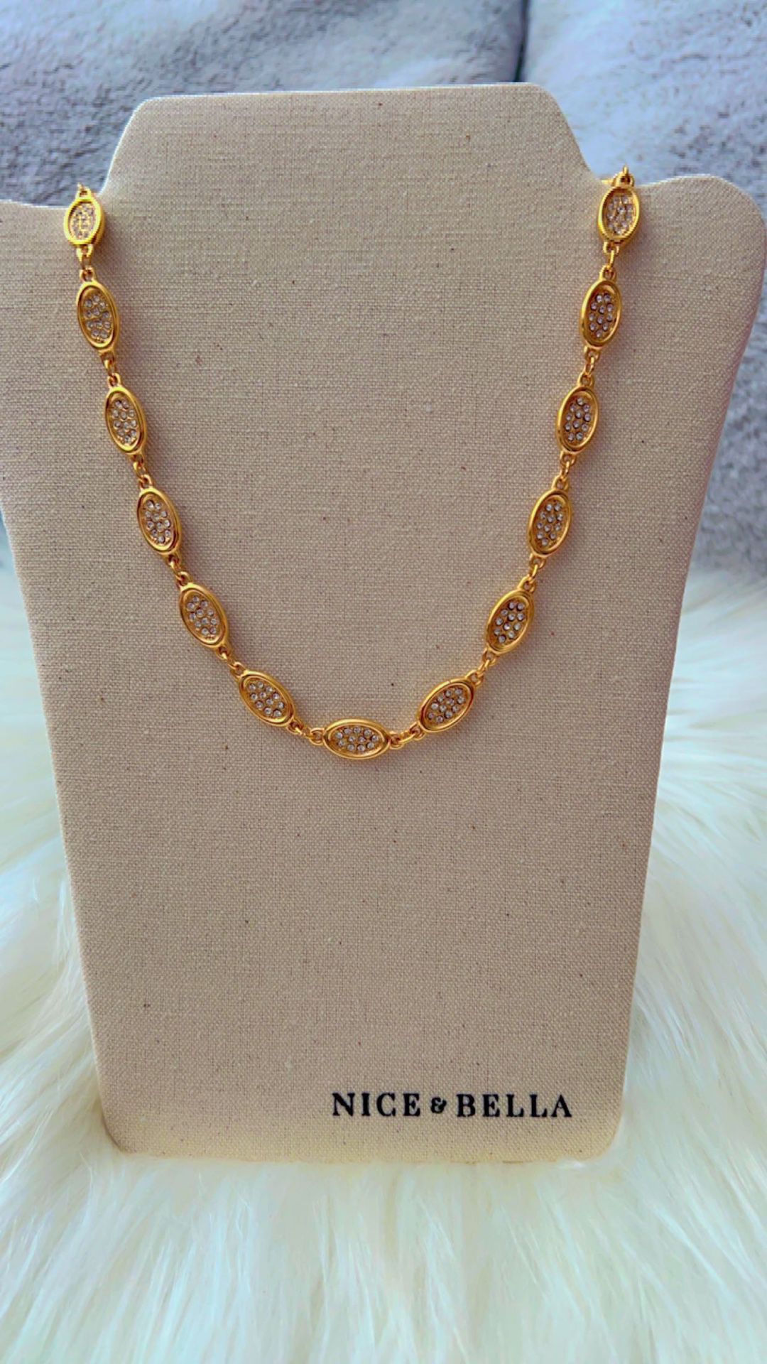 choker with 4 layers of 18 karat gold, excellent quality