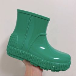 UGG WATERPROOF BOOTS
