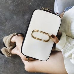 AUTH Marc Jacobs White Crossbody ✨
