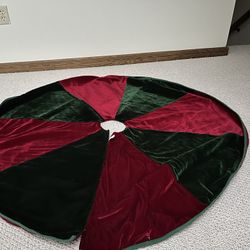 Christmas Tree Skirt With Matching Stockings 