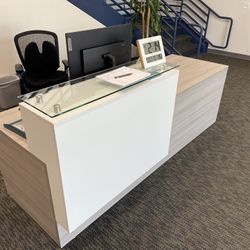 Nice Modern Receptionist Desk