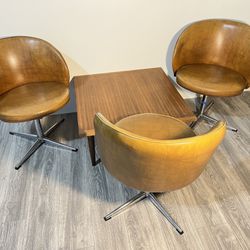 Mid Century Modern Table And Chairs 