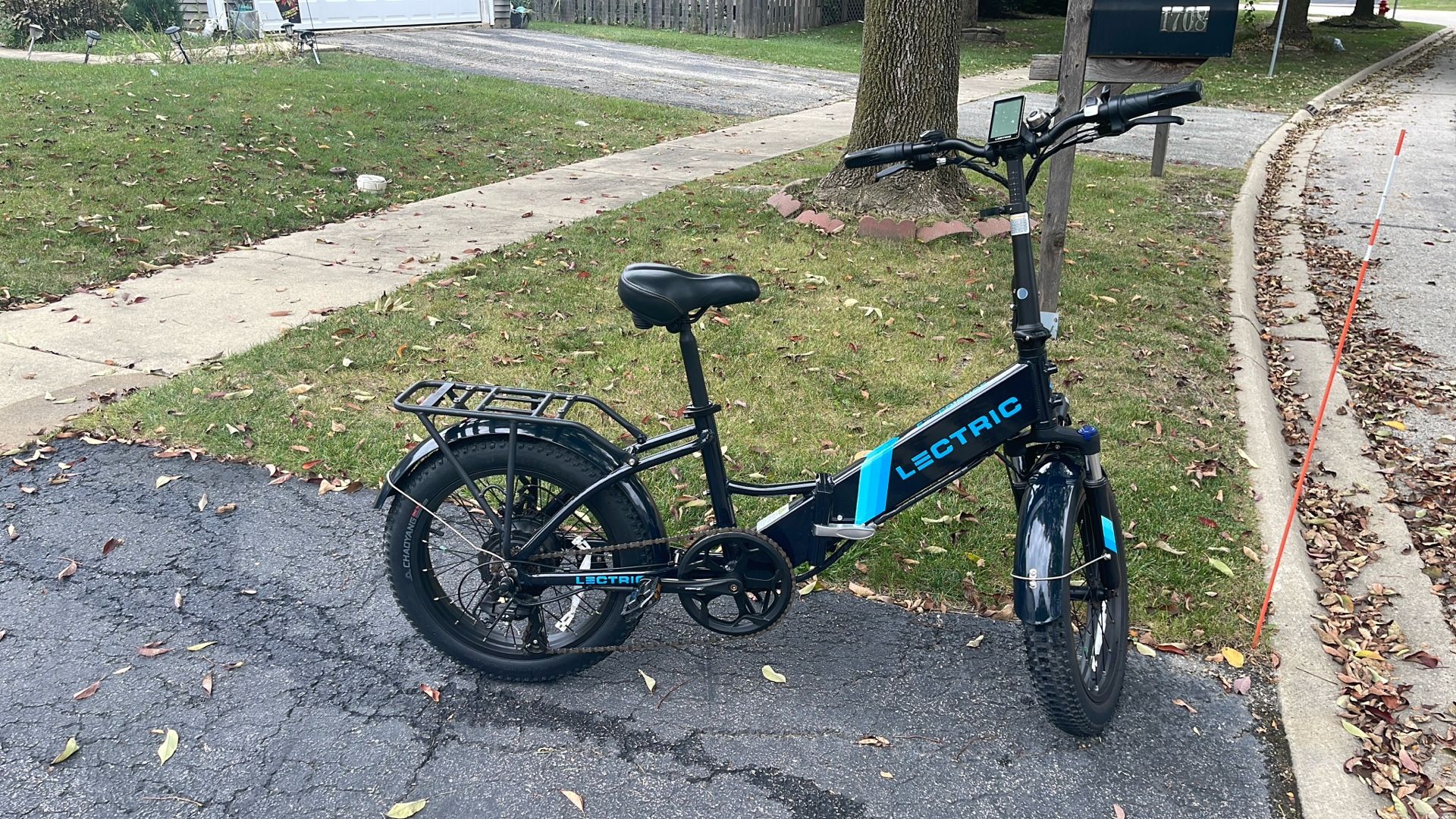 Lectric 2.0 XP black step-thru e bike. Foldable. 326 miles. 45+ mile battery range. $800 obo